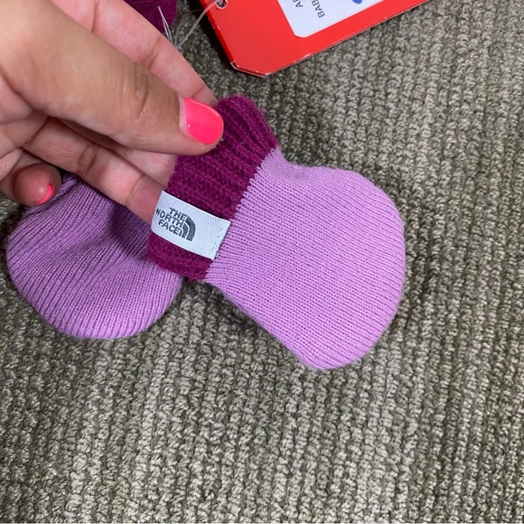 NEW North Face Infant Reversible Beanie & Mitten Set - Orchid Purple - Picture 6 of 8